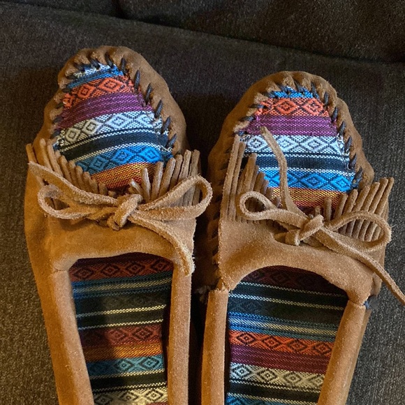 Minnetonka Rust Leather Mocs with Colorful Aztec Accents Women's 10 Worn Once - Picture 8 of 9